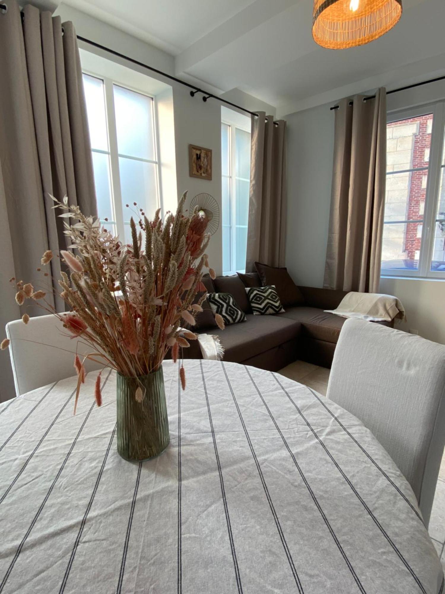 Maison 2 Chambres Avec Parking Et Jardin Noyon Exterior photo