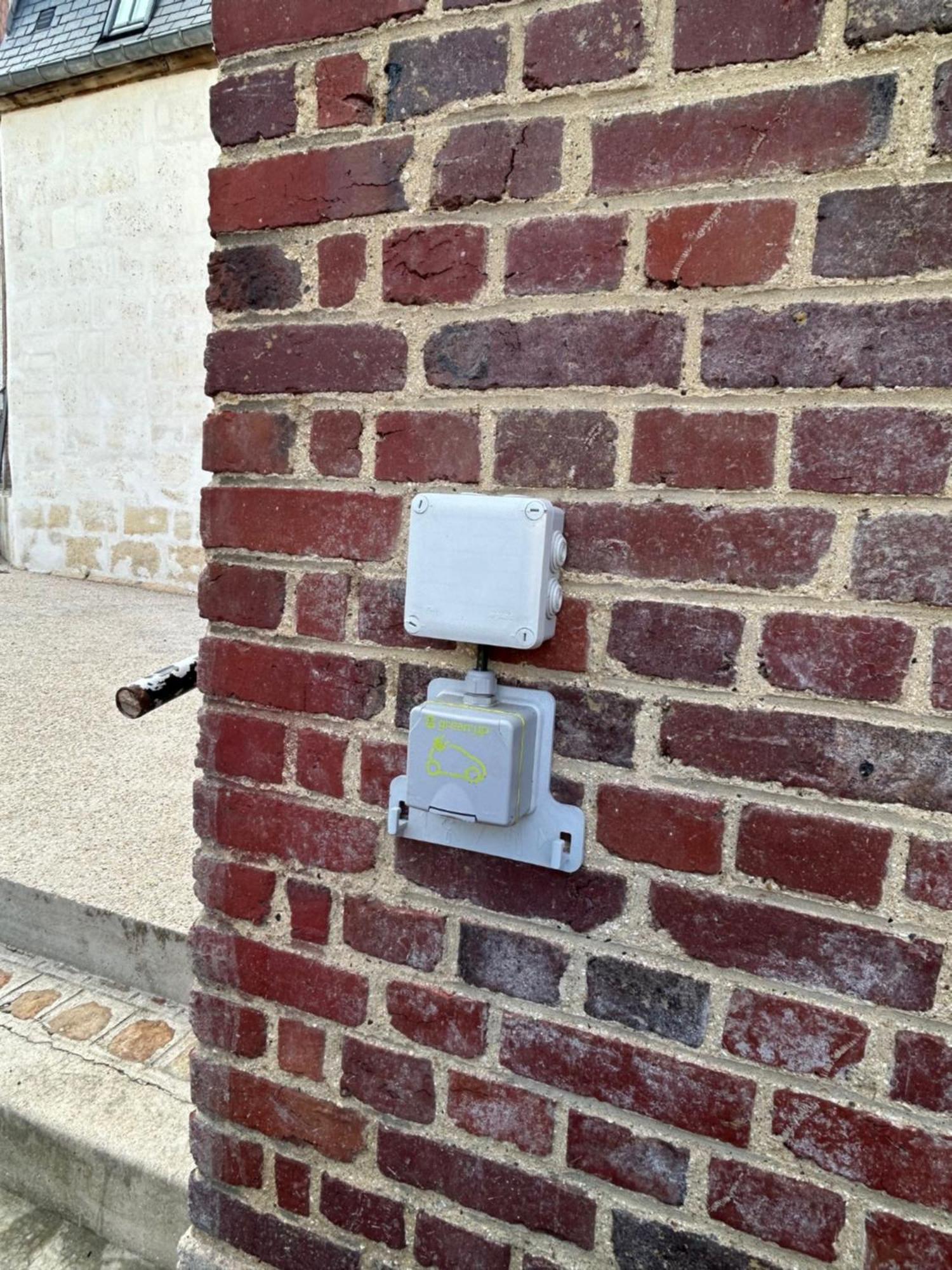 Maison 2 Chambres Avec Parking Et Jardin Noyon Exterior photo